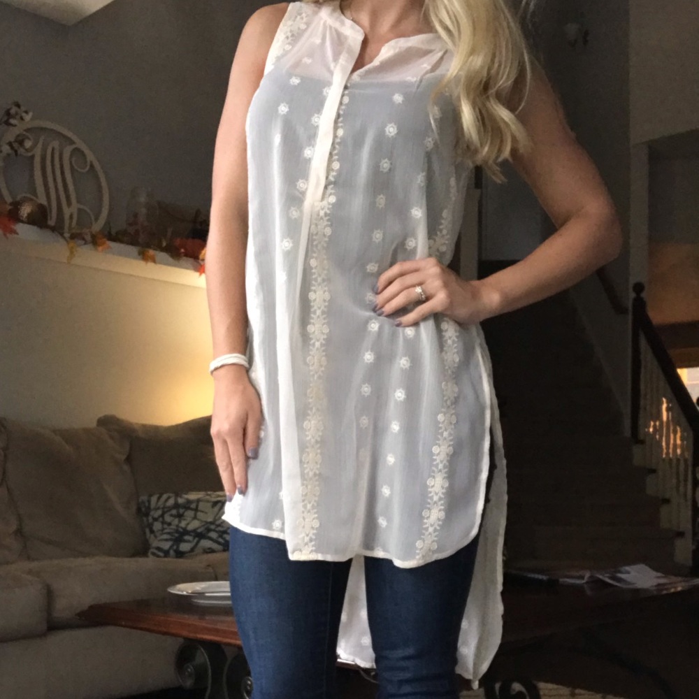 Sleeveless tunic